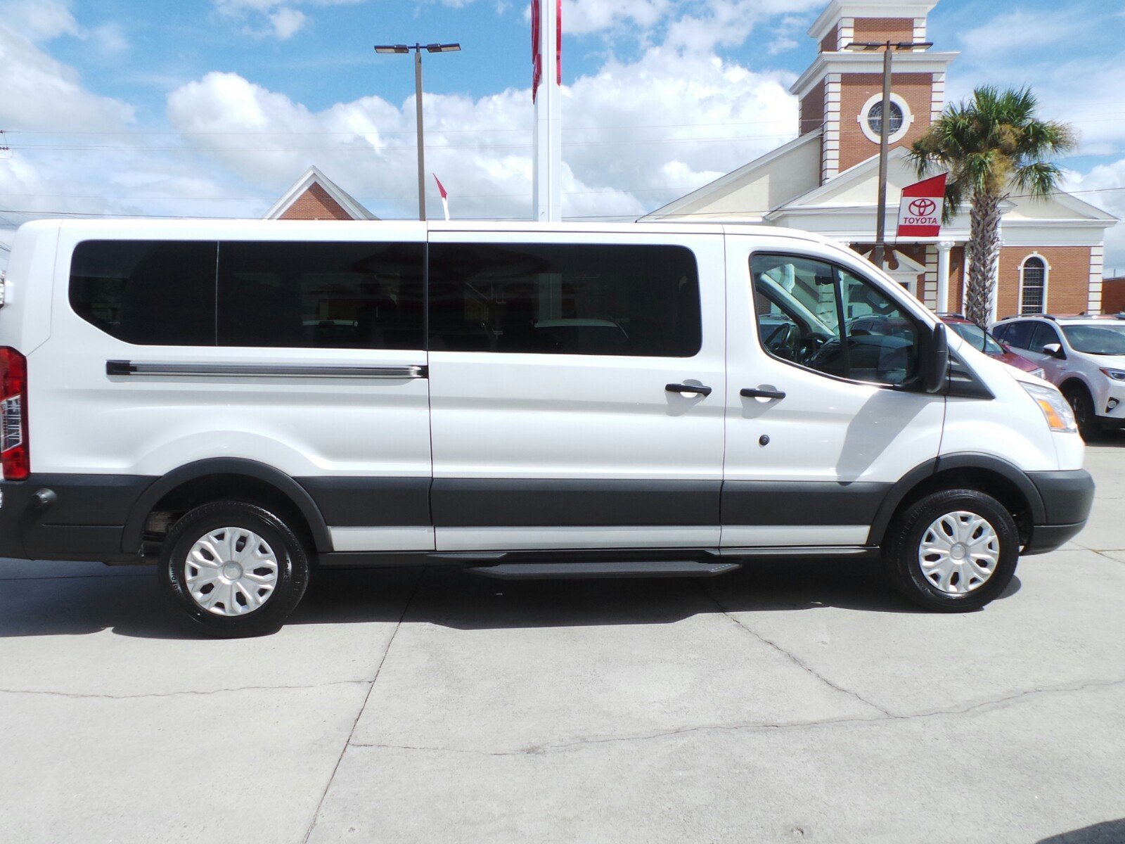 Pre-Owned 2017 Ford Transit Wagon XLT 12 Passenger Full-size Passenger ...